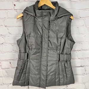 Womens Puffer Vest size Medium grey Sleeveless Hooded Fitted Zip Snap Outerwear
